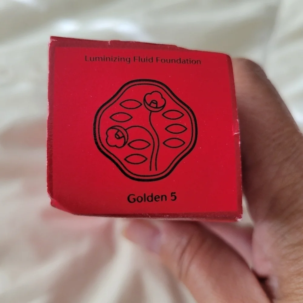 SHISEIDO // synchro skin glow luminizing fluid foundation in golden 5
